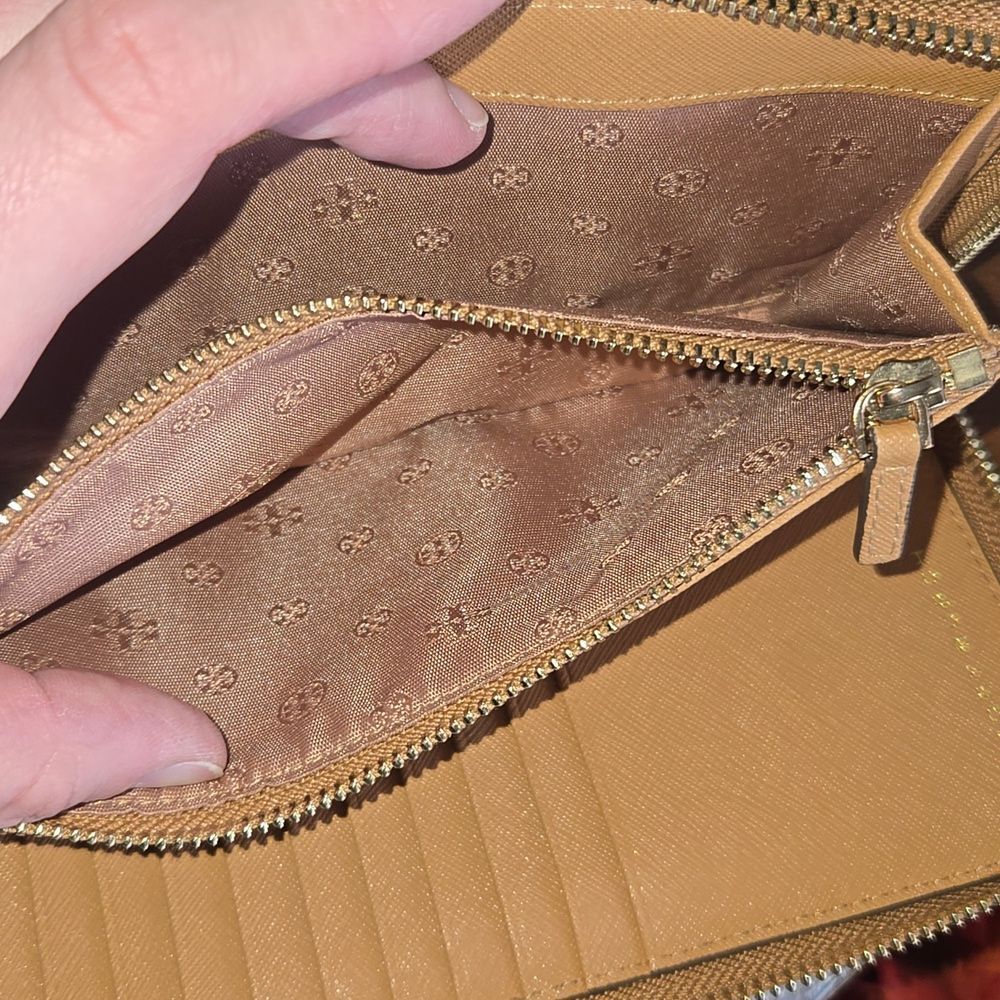 Tory Burch Emerson Wallet Continental - Picture 11 of 11